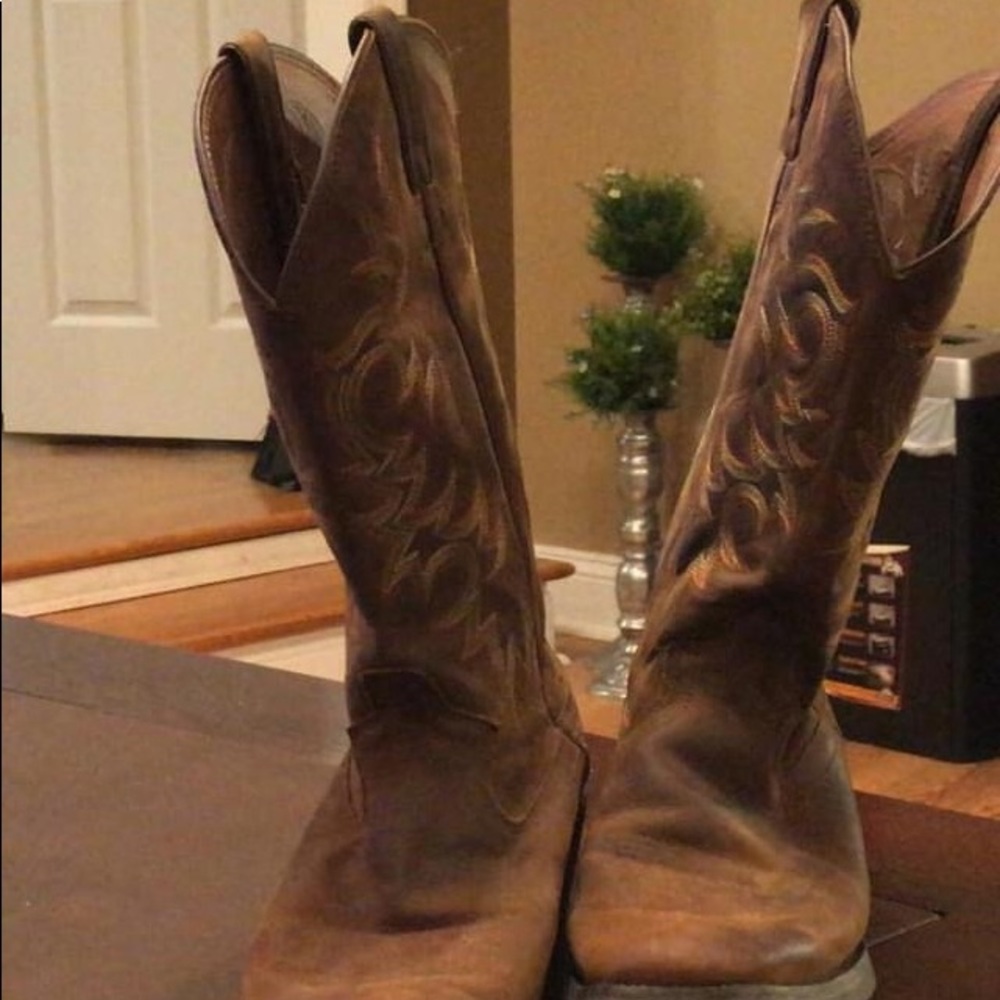 Men’s Justin 9.5 D Cowboy Boots